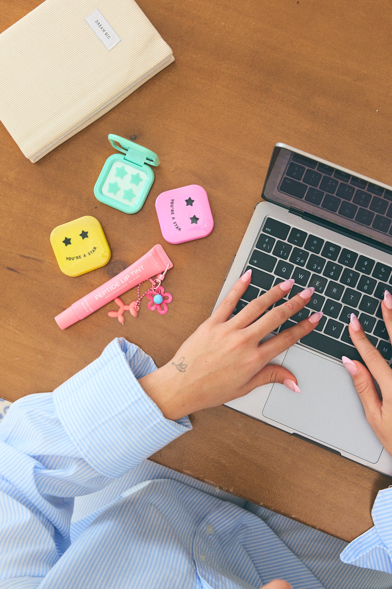 PIMPLE STAR PATCHES &amp; MIRROR CASE Blue Pimple Patches - Anti-Blemish Stars in portable mirror case, 32 patches